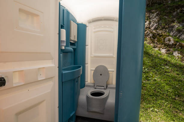 Best Porta potty delivery and setup  in Miller, SD